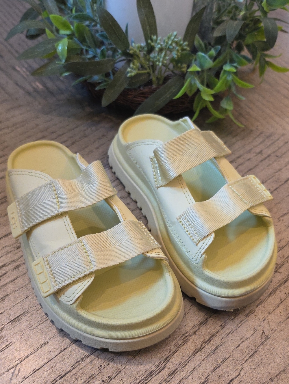 UGG Goldenglow Slides Size 13